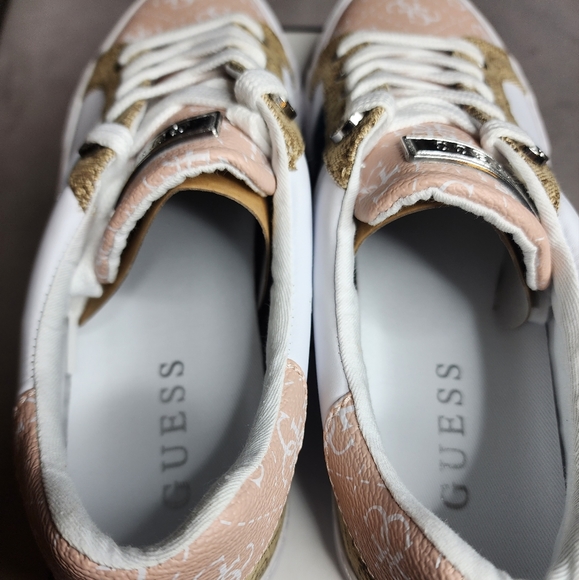 Guess gwLoven3 Sneakers - Picture 5 of 6